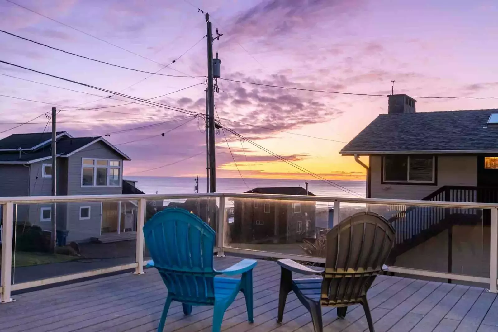 Lincoln City is known for its vast sandy beaches, kite flying, the Chinook Winds Casino, an outlet mall, seafood, and more!