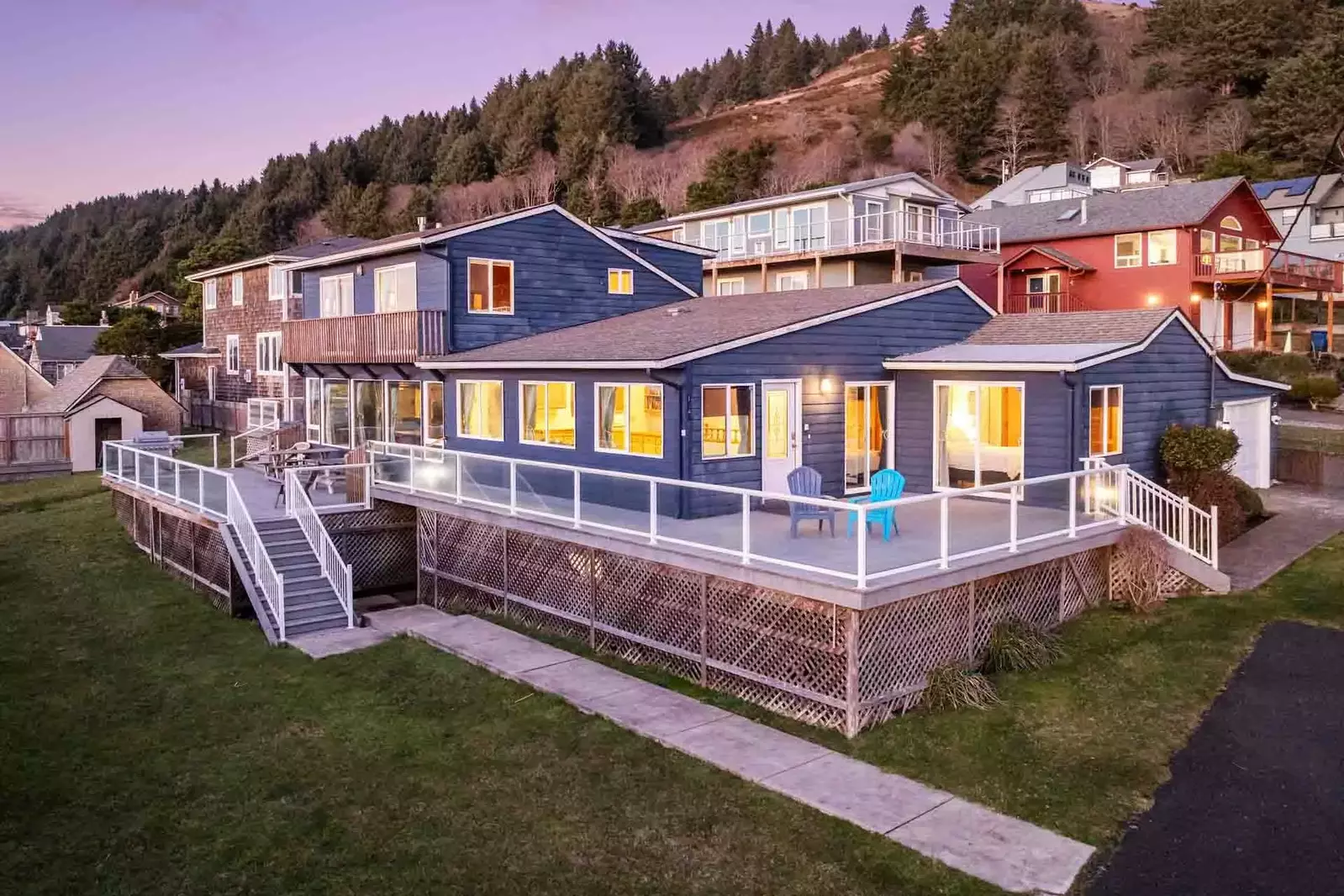 Lincoln City is just north of Depoe Bay, the whale watching capital of Oregon. Spend and afternoon there looking for these gentle giants.