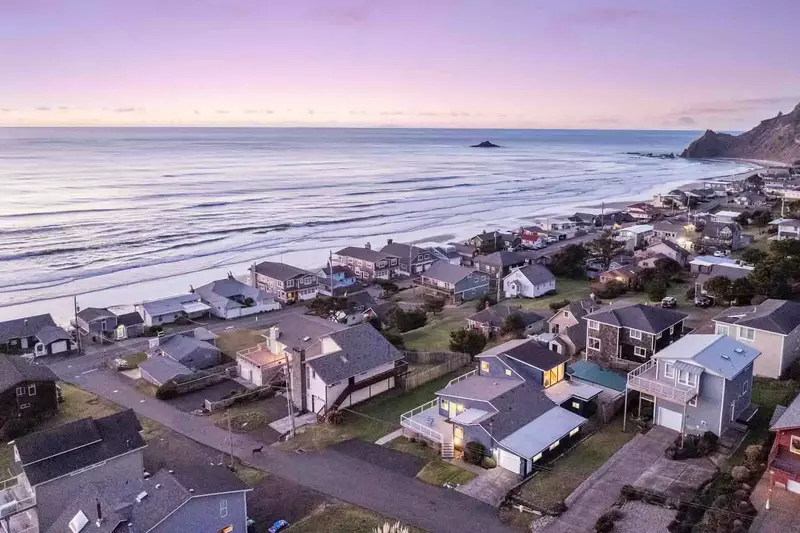 The Oregon Coast is gorgeous in every season. Remember to pack both sunblock and some warm clothing.