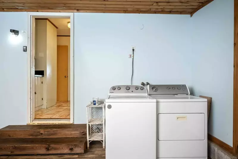 This rental has an additional washing machine and dryer for guest use.