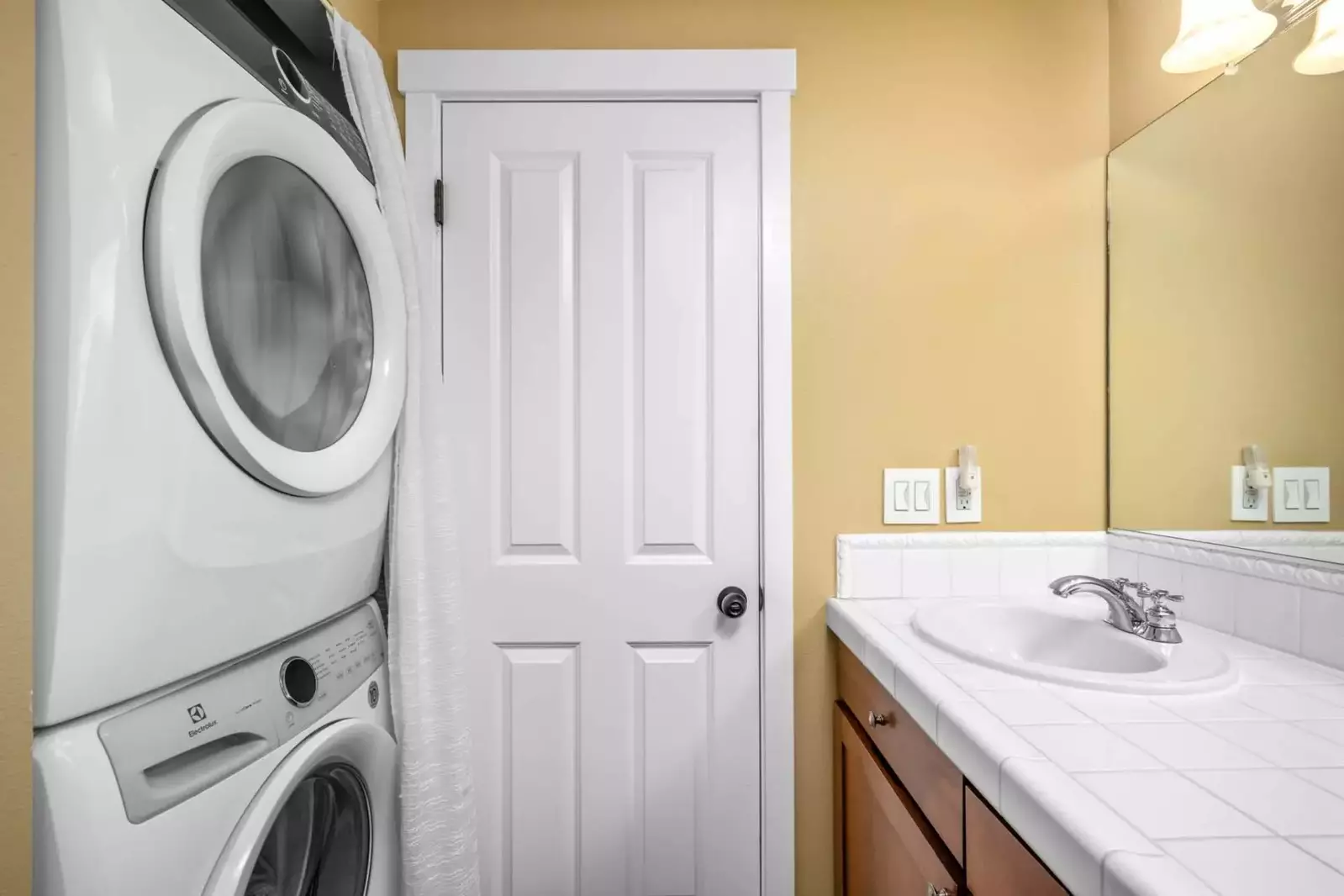 This rental has an up to date washing machine and dryer for guest use.
