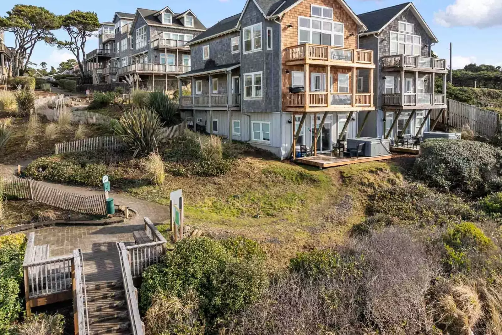 The Oregon Coast is full of natural wonders. We are happy to recommend our favorite hikes, parks, tidepools, and more.