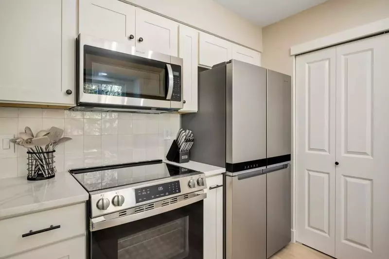 The kitchen is well equipped and efficient. Perfect place to prepare a delicious meal.