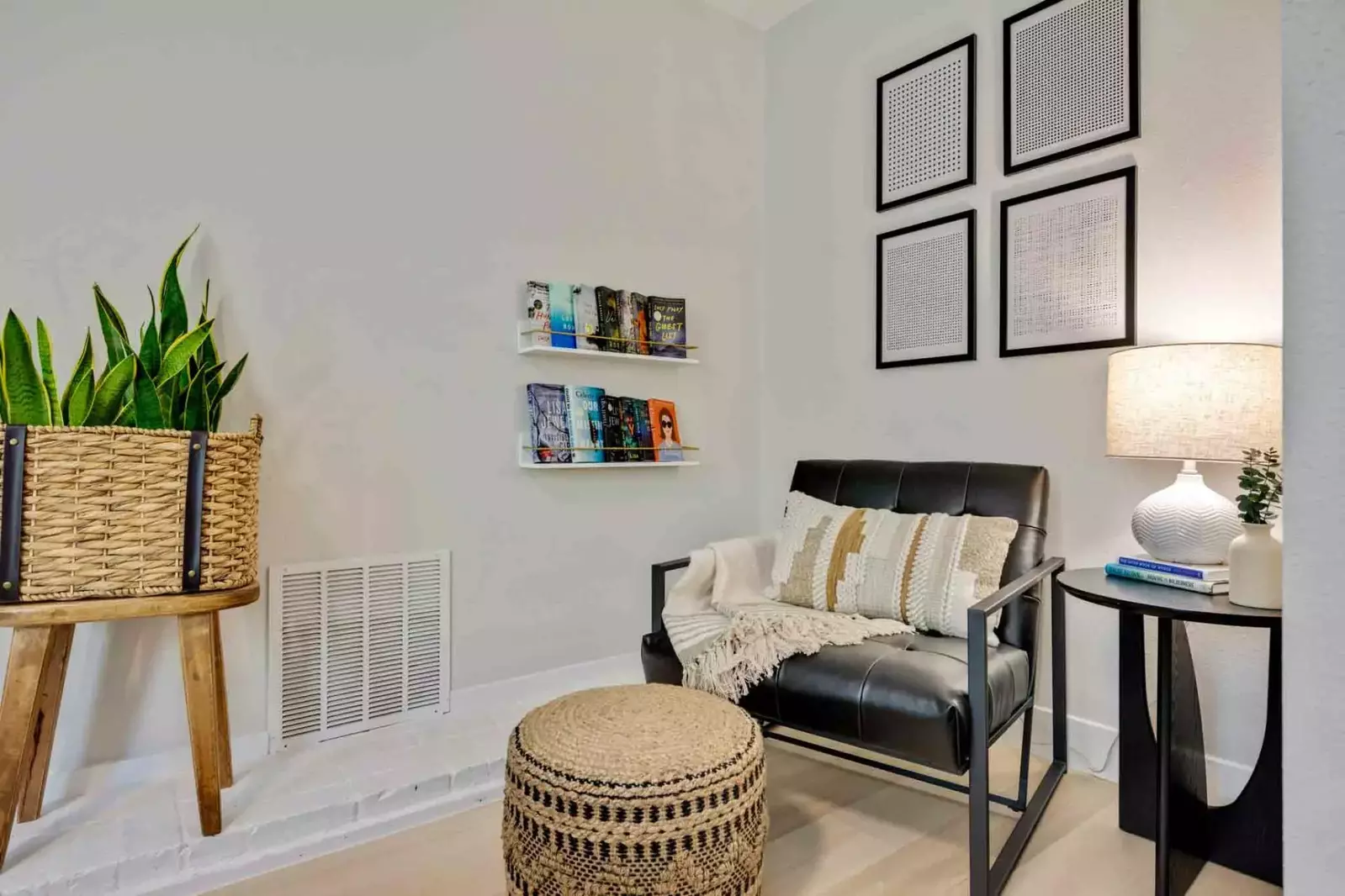 "We enjoyed our time spent at Holistic Hideaway. The home is located in a convenient area" - Joyce