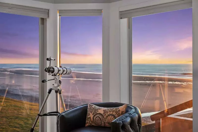 The Oregon Coast is full of natural wonders. We are happy to recommend our favorite hikes, parks, tidepools, and more.