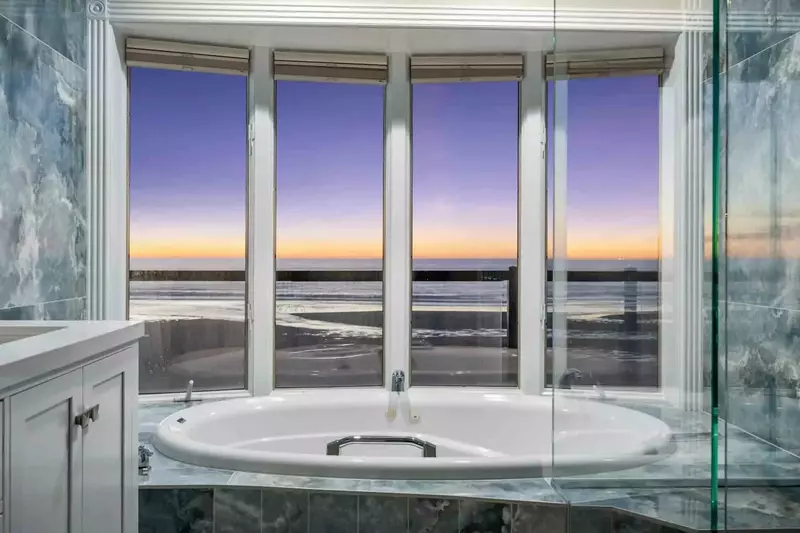 Relax in the tub after a fun day of Oregon Coast adventures!