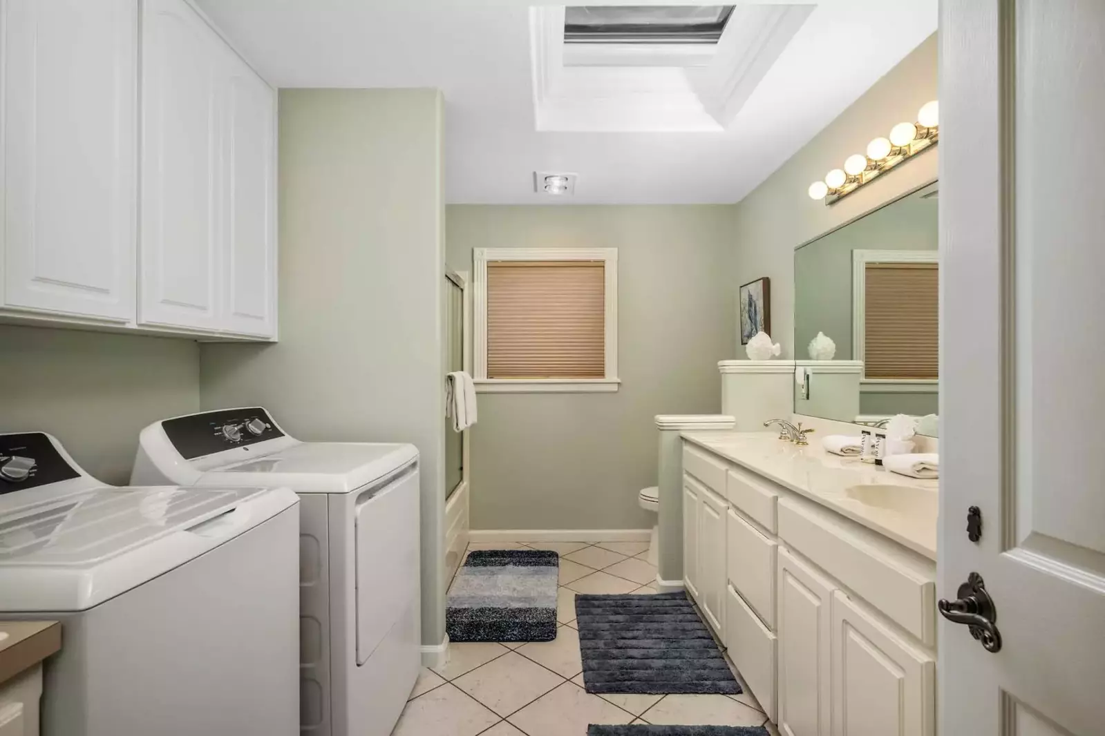 This rental has an up to date washing machine and dryer for guest use.