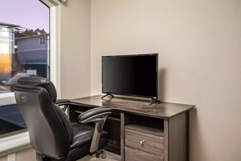 This rental even has a home office set up!