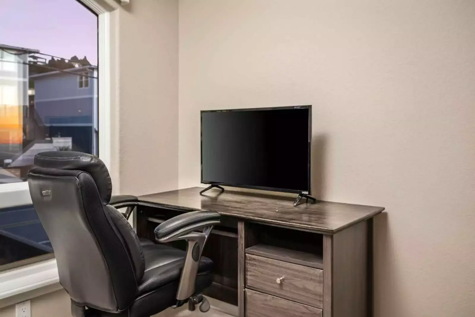 This rental even has a home office set up!