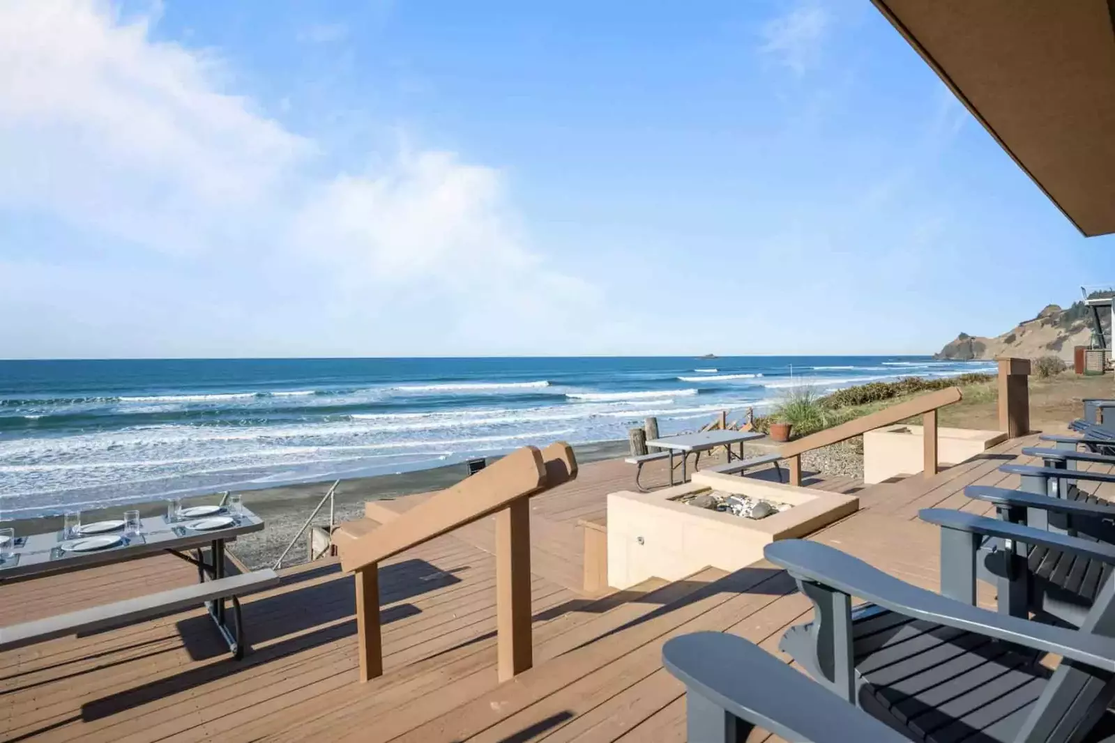 Lincoln City is known for its vast sandy beaches, kite flying, the Chinook Winds Casino, an outlet mall, seafood, and more!