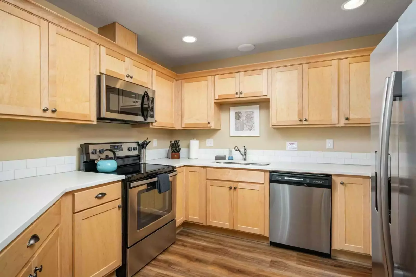 Cook delicious meals for breakfast, lunch, and dinner in this fully equipped kitchen. We suggest grabbing some seafood from a local market.