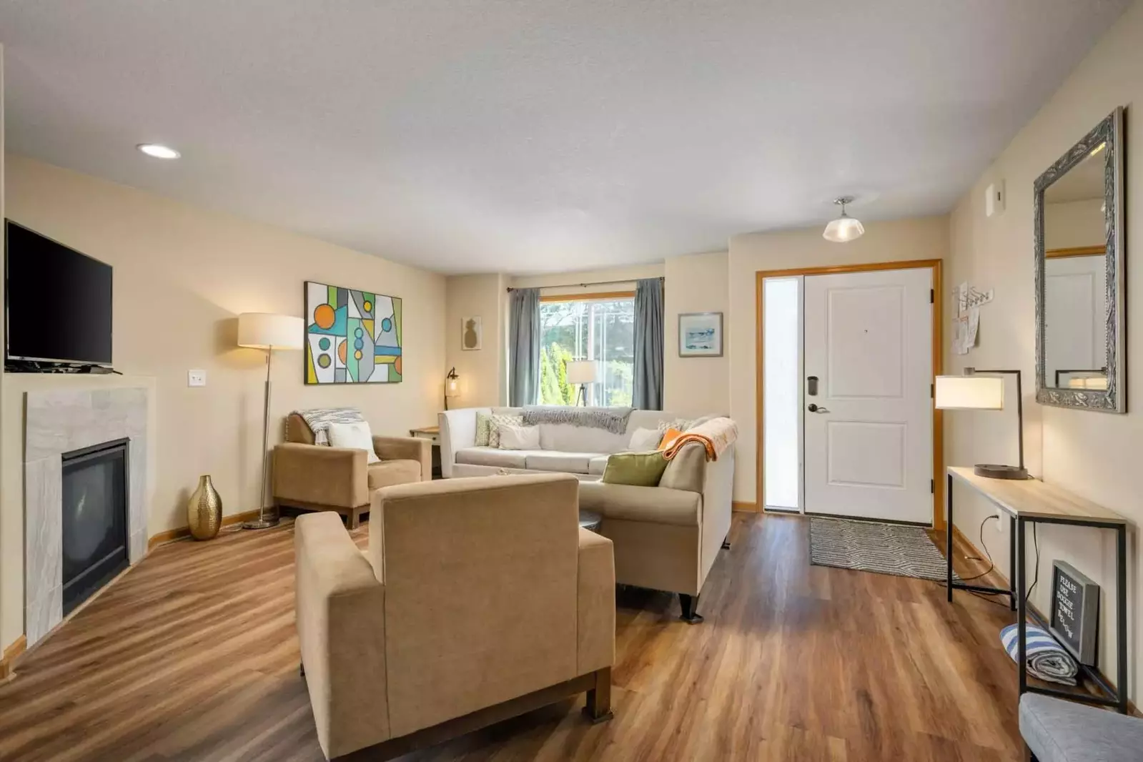 "Very clean.  Spacious and comfortable.  Enjoyed our time there." - Briana