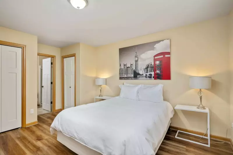 "Responsive host, space is well laid out for groups with varying sleep habits and all this a couple blocks from the beautiful Seaside beach!" - Dylan