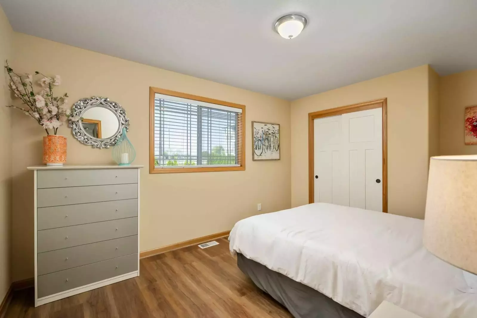 This rental has 2 queen beds and 2 twin beds.
