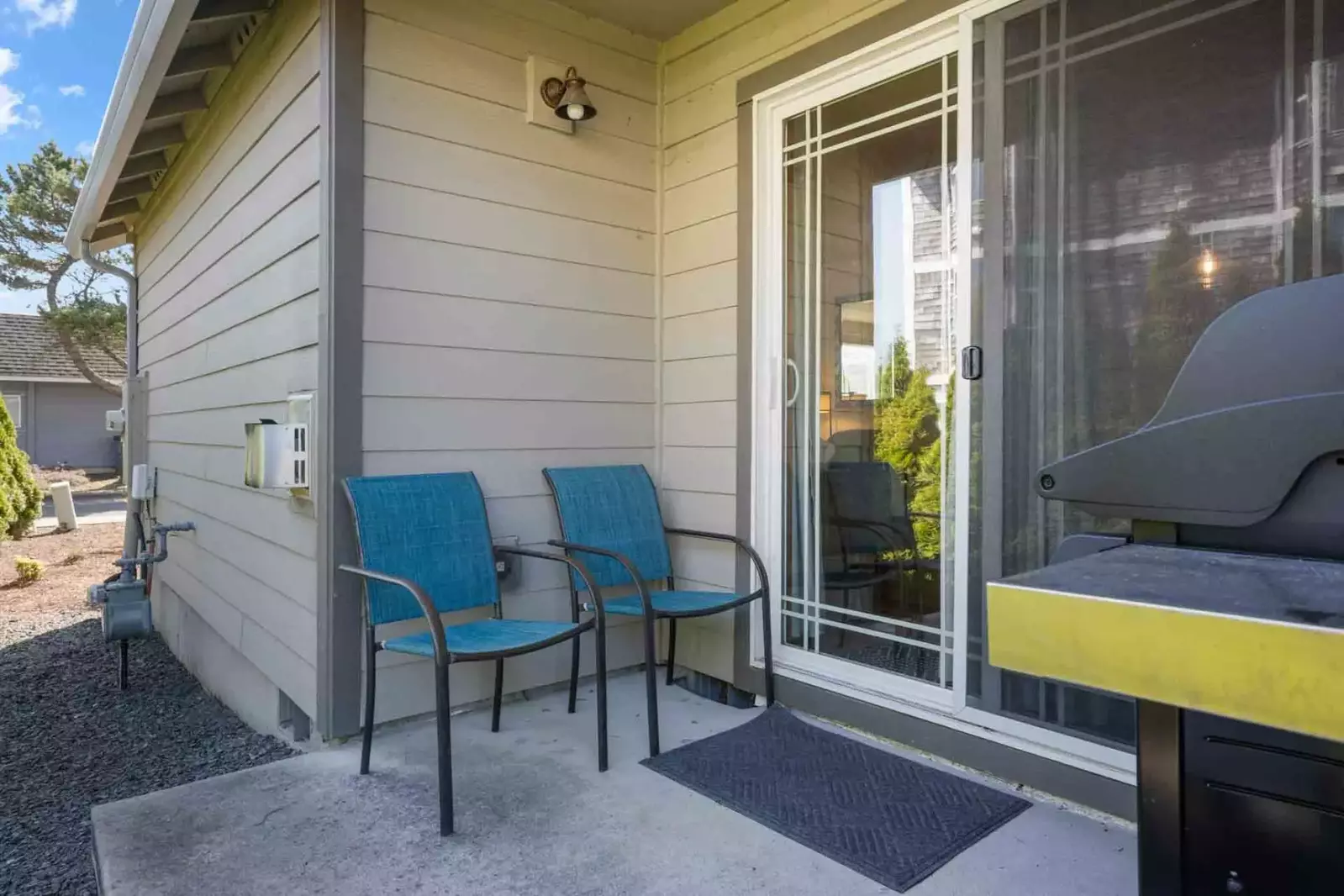 Seaside has a lot of delicious options for seafood. You can get local fish, dungeness crab, clams, oysters, and more from many local markets.