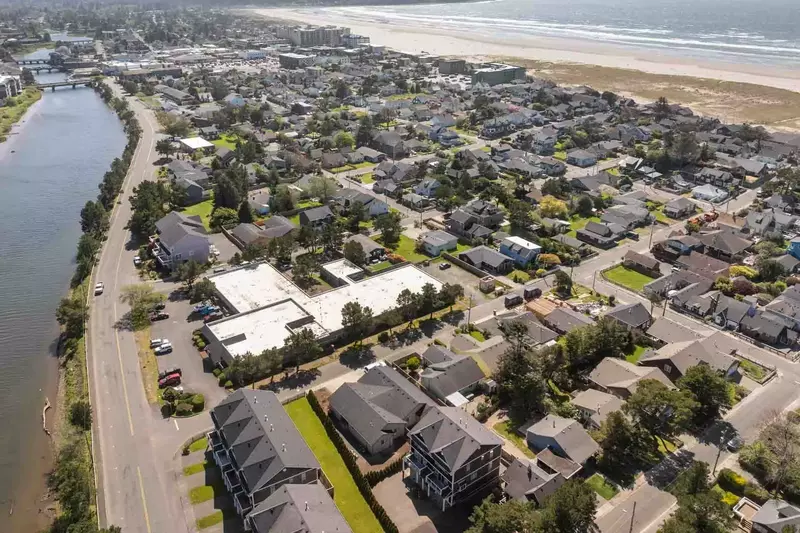 "Healthy walk to town. Plenty of space for the family to rest and gather." - Stephanie