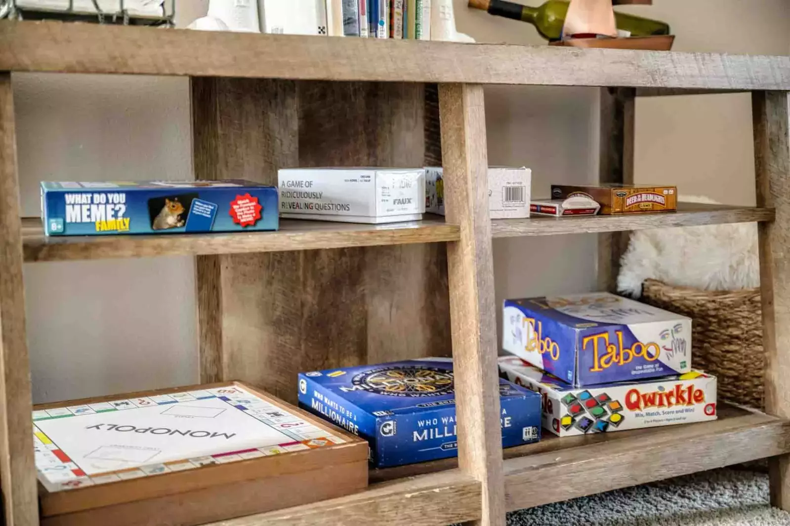 Host a game night with Sea La Vie's game library.