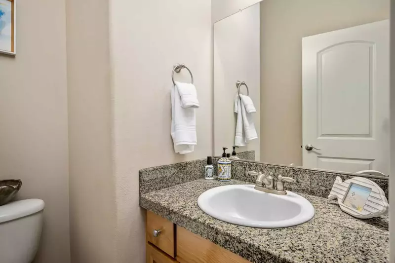 With 2.5 bathrooms everyone staying here has ample privacy.