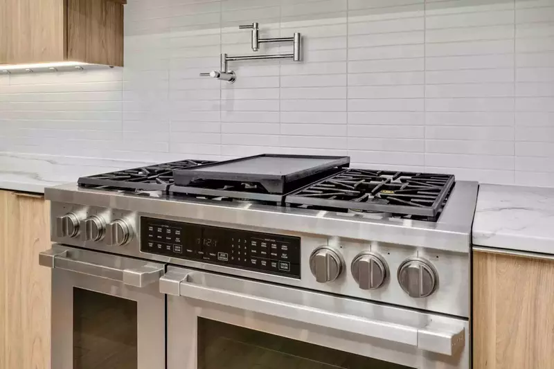 The oven is state of the art and perfect for a gourmet feast!