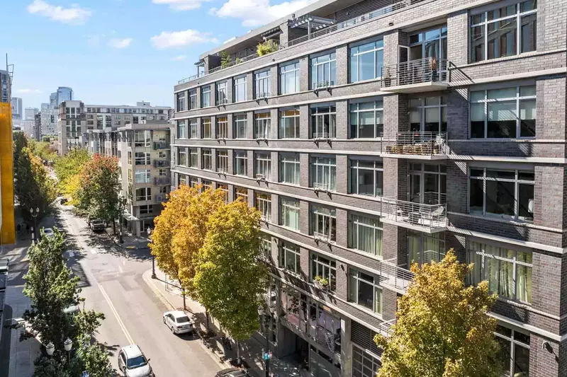 The Pearl offers much to see and do. One of the main features is Portland's most iconic bookstore Powell's!