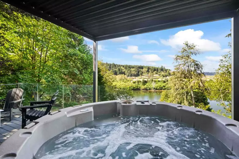 The Nehalem River is a serene and beautiful river leading to the Nehalem Bay. It is an excellent place to watch wildlife, swim, fish, and more.