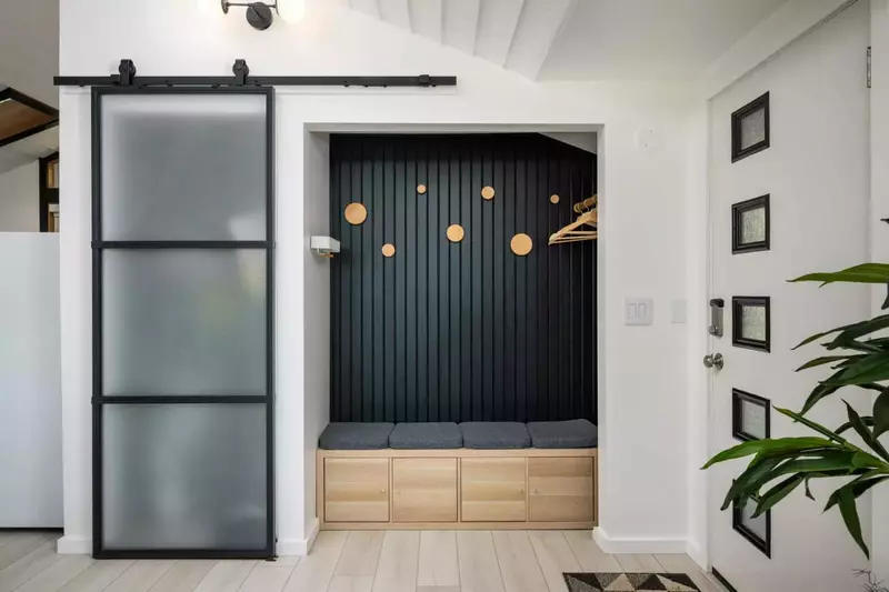 "This was a beautiful house with river views and a perfect quiet retreat. It was a short drive to food, hiking, and shops to explore." - Sarah