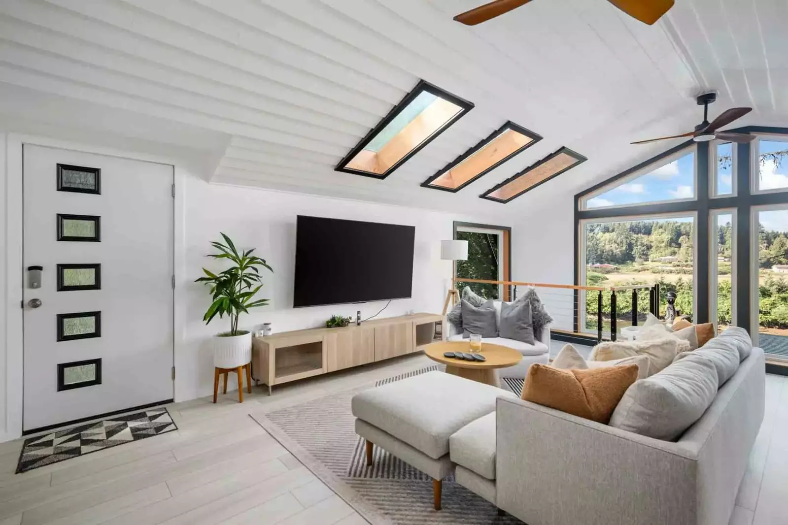 "All communication from the management company was excellent as well. We will stay again!" - Shirely