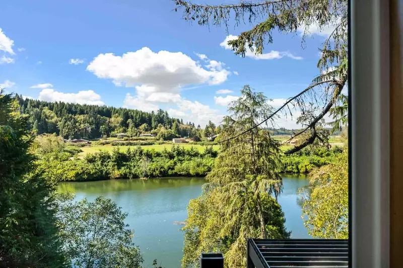 "Every moment we could, we spent on the deck or in the hot tub overlooking the Nehalem River, watching the wildlife, and relaxing." - Shirley