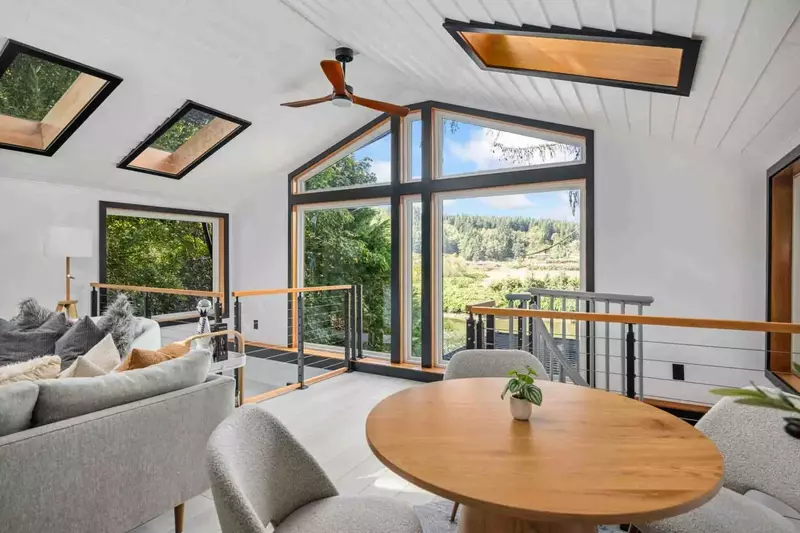 "The location is perfect too if you want to explore hiking trails into the mountains or explore Oregon's coastline." - Nicole