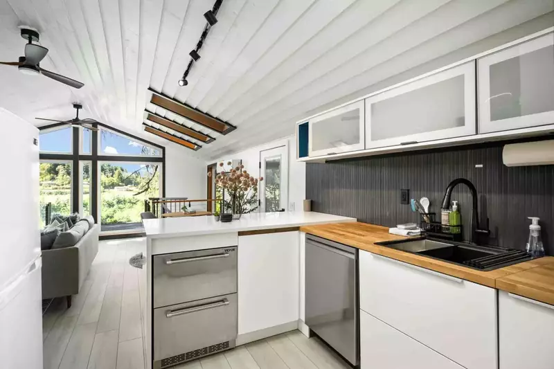 "Everything was clean and the hosts were responsive with everything we needed it. Definitely recommend." - Pol