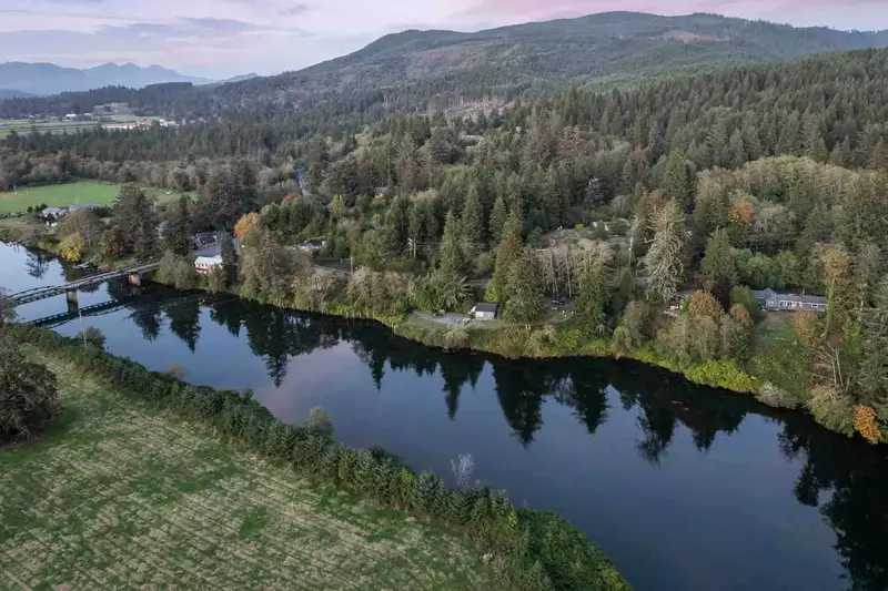 The secluded and tranquil location makes Ferry Tales on Tomlinson a perfect place to relax and recharge.