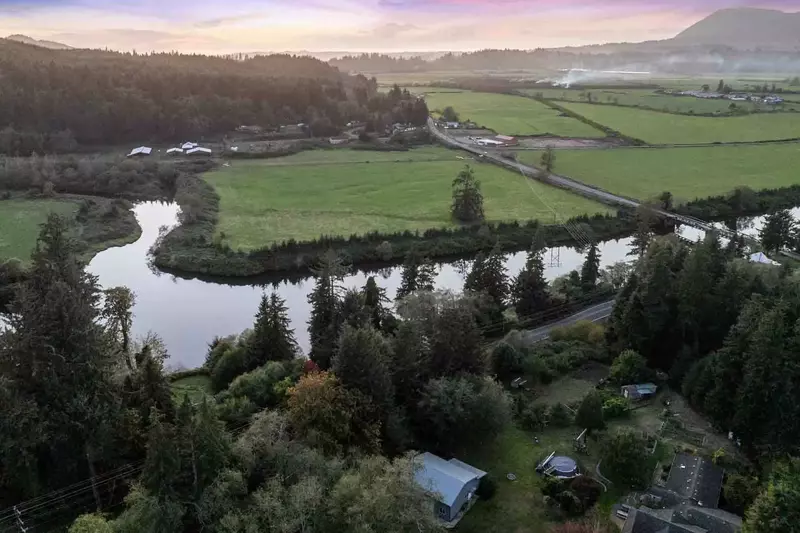 "A perfect place to stargaze, listen to the river, and feel at home in nature. Felt like a spa retreat. Highly recommend staying here!" - Danielle