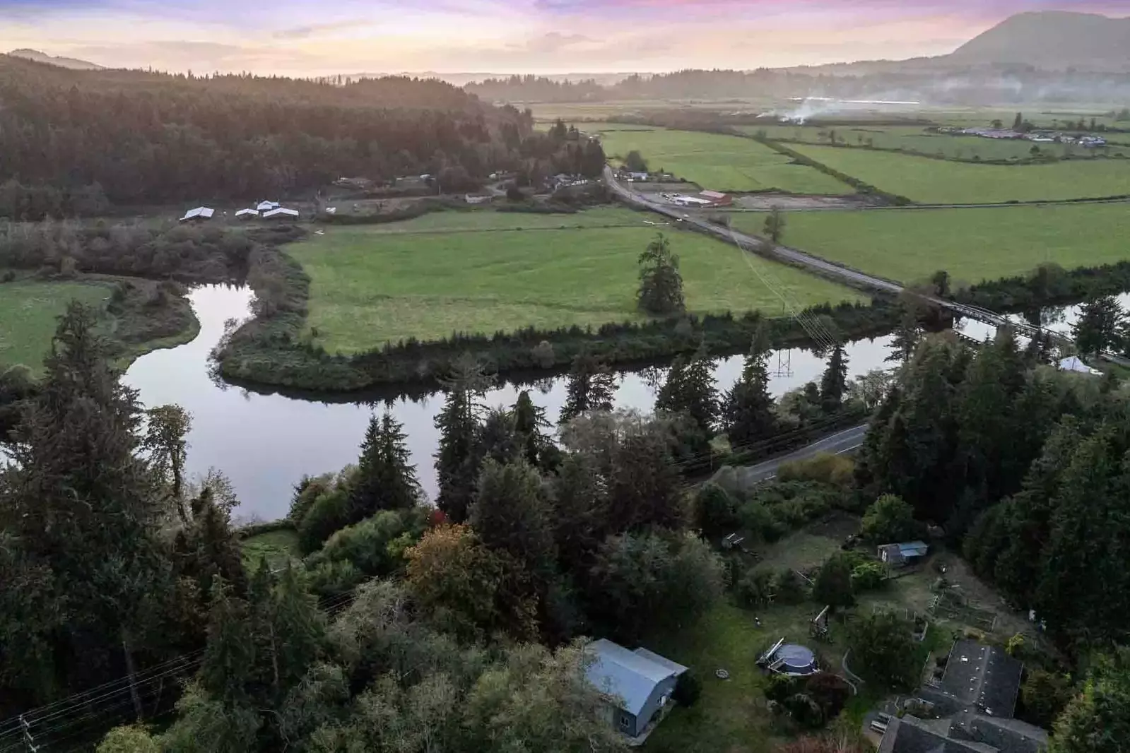 "A perfect place to stargaze, listen to the river, and feel at home in nature. Felt like a spa retreat. Highly recommend staying here!" - Danielle