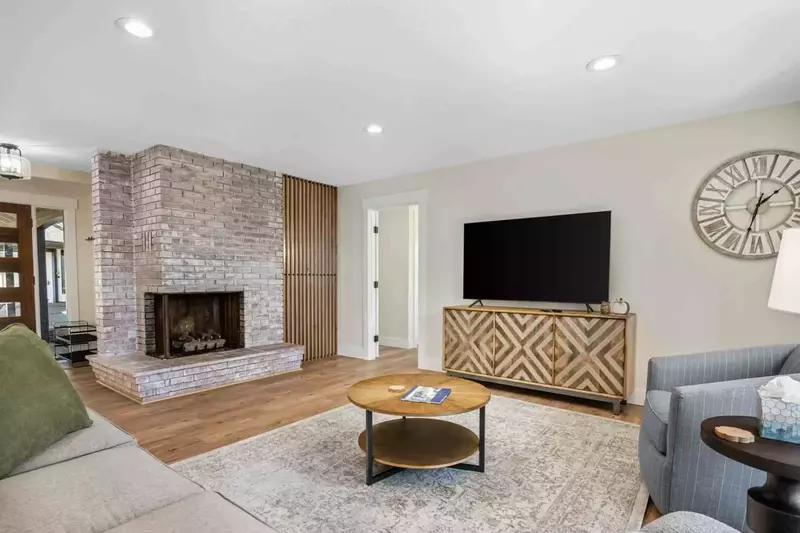 Fire place with gel inserts provide the perfect ambience.