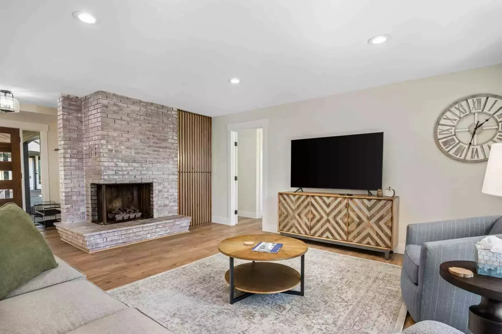 Fire place with gel inserts provide the perfect ambience.