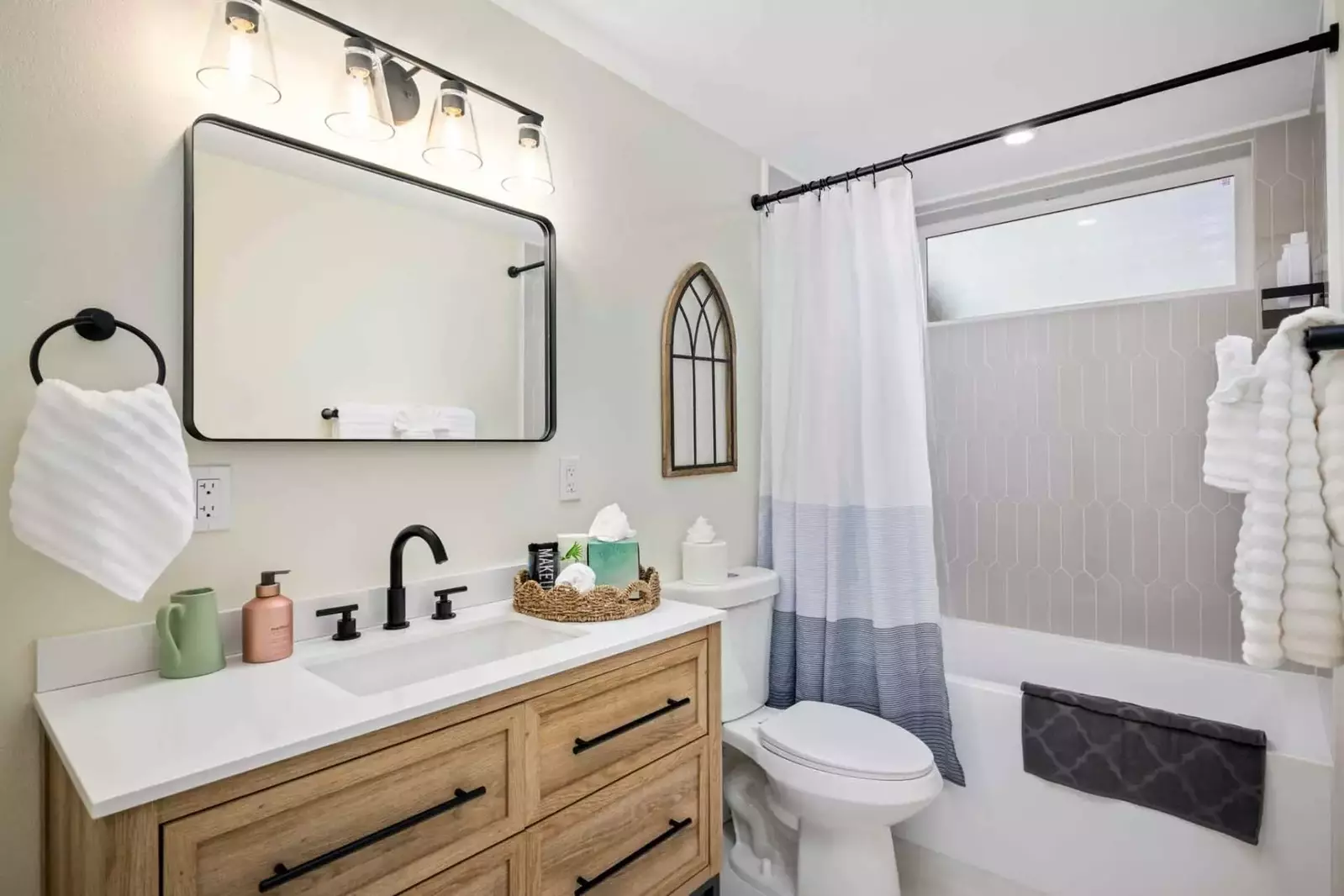 "This house is perfect for a wine country stay, or just a fun family trip. so cozy and clean, kitchen is good size for cooking." - Jenn