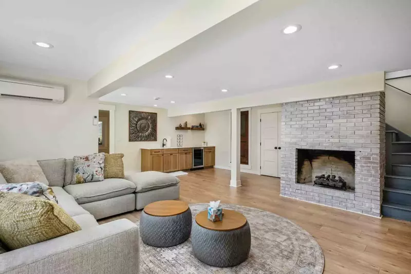 Fire place with gel inserts provide the perfect ambience.