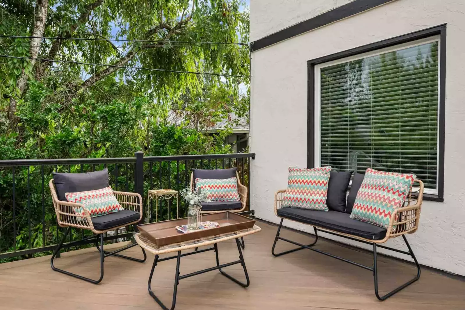 "We had a fantastic stay at South Burlingame Hideaway! The house was charming, spotlessly clean, and beautifully decorated." - Hao