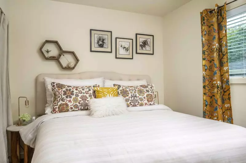 "Nice house. Great spot. Very nicely decorated. Very comfortable bed. Everything we needed." - Jessica