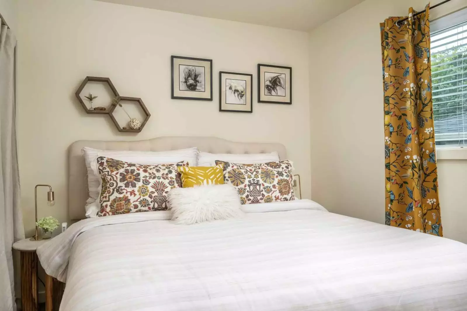 "Nice house. Great spot. Very nicely decorated. Very comfortable bed. Everything we needed." - Jessica