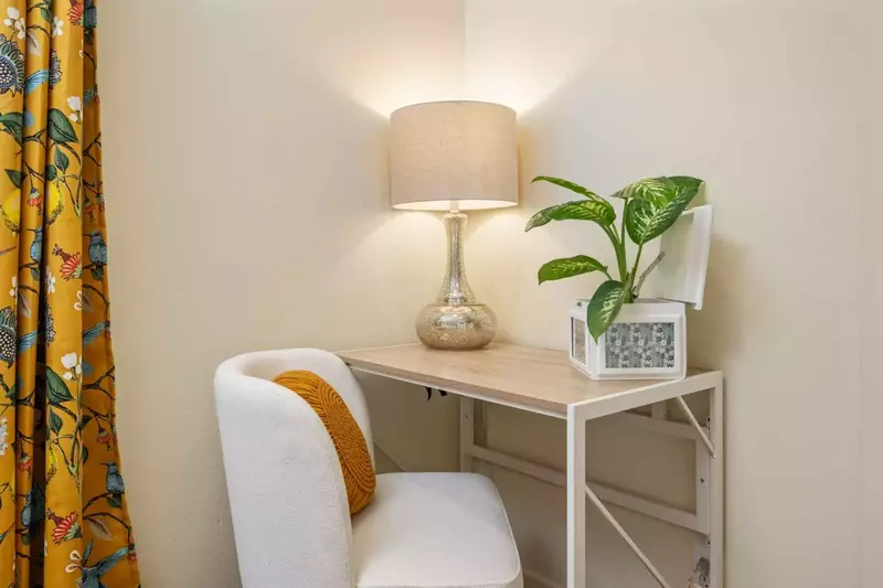 South Burlingame Hideaway is right down the road from Lewis and Clark College and Tryon State Park.