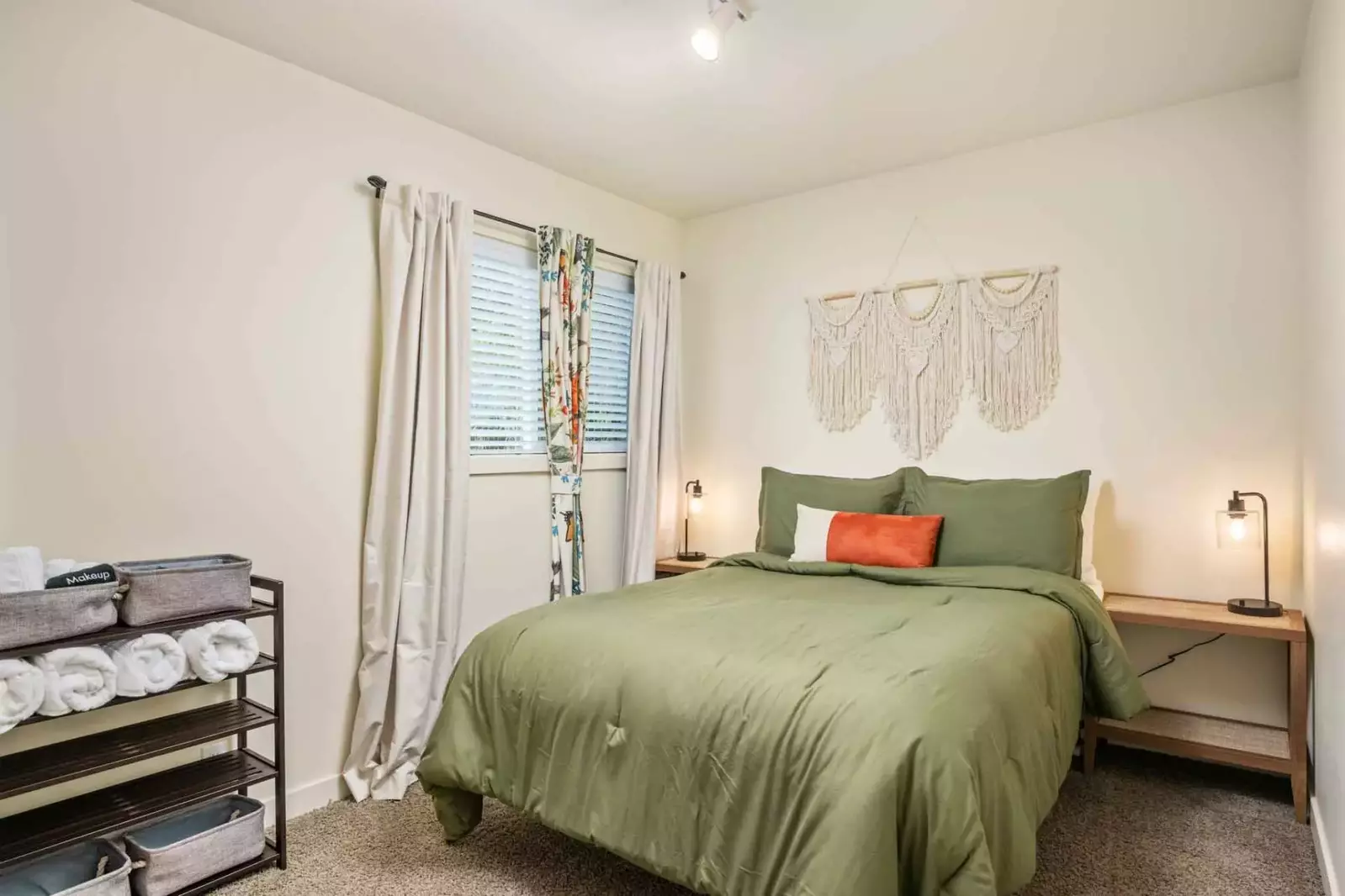 "Lovely home in a really nice neighborhood in Portland -- off the main hwy 5. The home has big bedrooms (my kids had their own rooms - nice)" - Mary