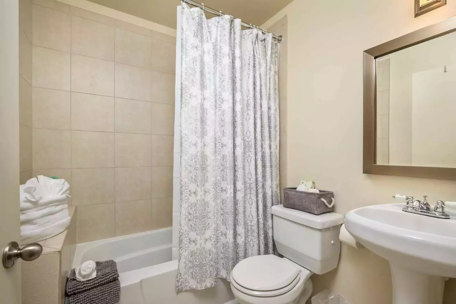 "Really enjoyed the stay! The house was beautiful, the bedroom to bathroom ratio was great too!" - Ashley