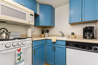 This motel unit features a full standard kitchen. Enjoy a home cooked meal while exploring the coast.