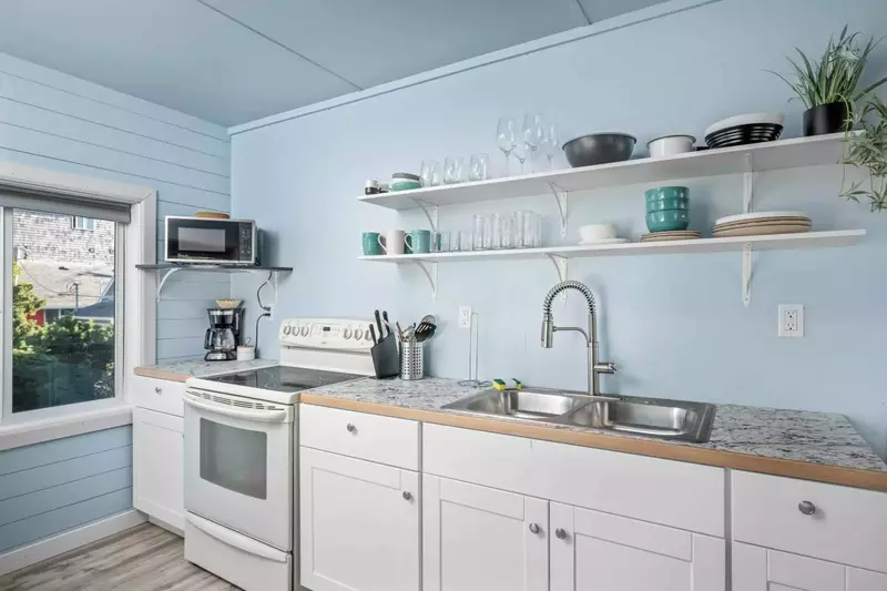 Cook delicious meals for breakfast, lunch, and dinner in this fully equipped kitchen. We suggest grabbing some seafood from a local market.