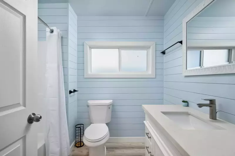 "The bathroom was sparkling clean and spacious. AC unit delivered cool air and heat at night." - Scott