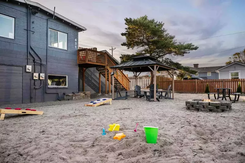 "Great little place to stay. Very lovely. Very close to the beach, quiet, and you can walk anywhere in town. Love it and would stay again." - Sam