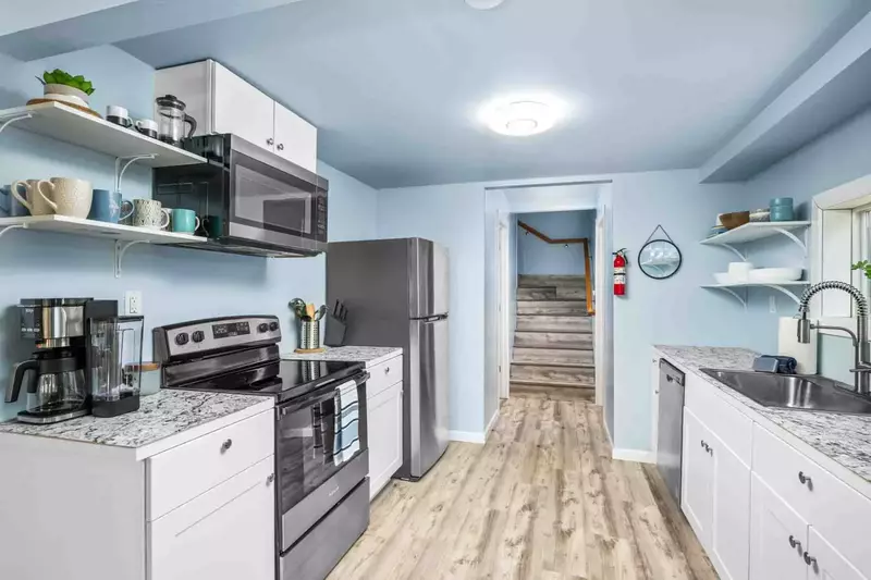 Guests can make dinner from locally caught seafood. You can go crabbing, fishing, and clamming nearby!