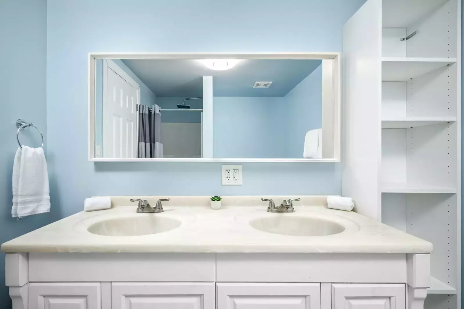 "Fun location right by the beach!" - Lexi