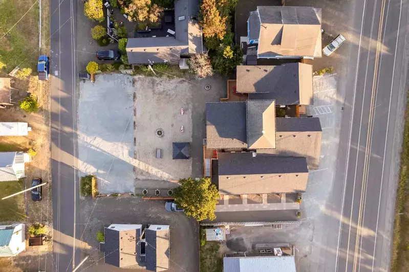 "Excellent little spot right in the heart of Rockaway! 1 minute walk to the beach. Spacious living area was great" - Kasey